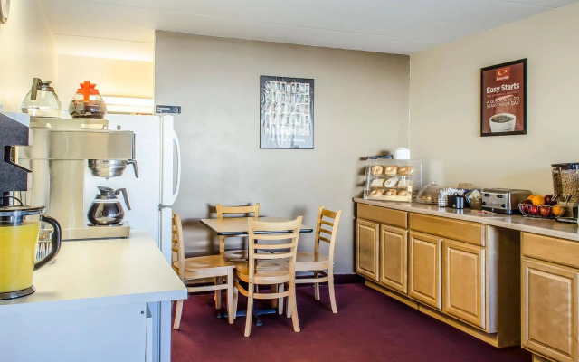 Econo Lodge Northeast