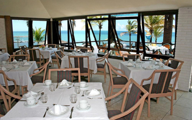 Baia Cabrália Hotel