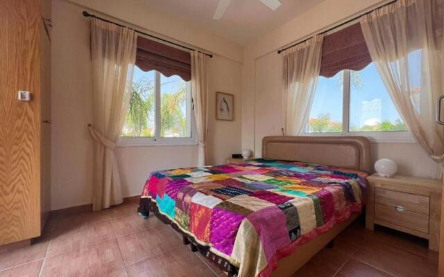 3bdr villa-pool/700m from a blue flag beach!