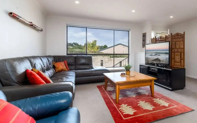 Spacious and Restful Holiday Home With Backyard – Guest Rooms – Belconnen