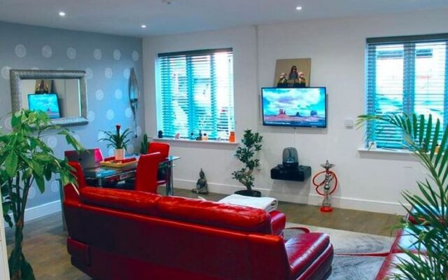 Chic Apartment in London near Royal Air Force Museum