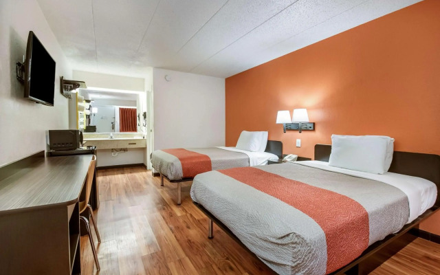 Motel 6 Grove City, OH