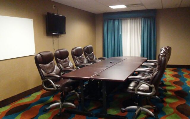 Holiday Inn Express & Suites Junction City by IHG