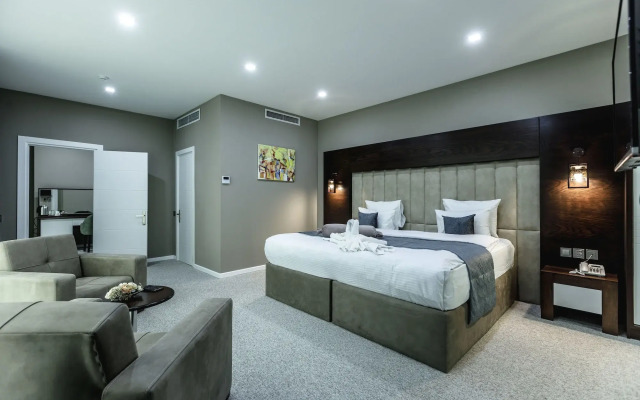 Parallel Hotel