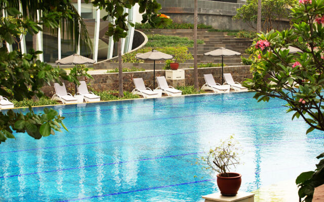 Santika Premiere Kota Harapan Indah