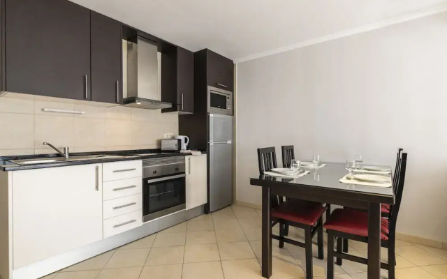Pé do Lago 1 Bedroom Apartment with Pool