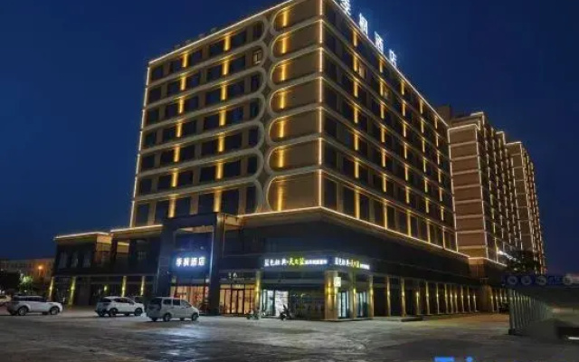Jifeng Hotel (Hotan Railway Station)