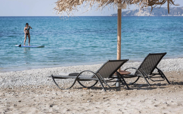 F ZEEN KEFALONIA - Adults Only