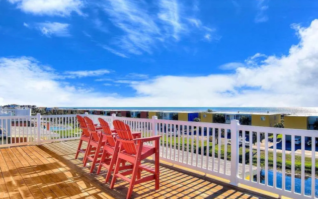Ruby Redbird Roost by Silver Sands Vacation Rentals