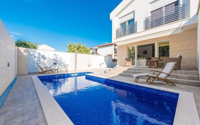 Modern Villa in Privlaka With Swimming Pool