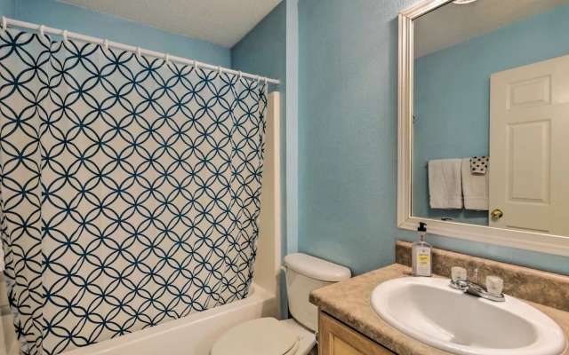 Cute Pensacola Townhome ~ 9 Mi to Downtown!