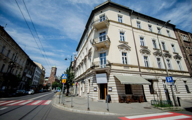 Platinum Aparthotel
