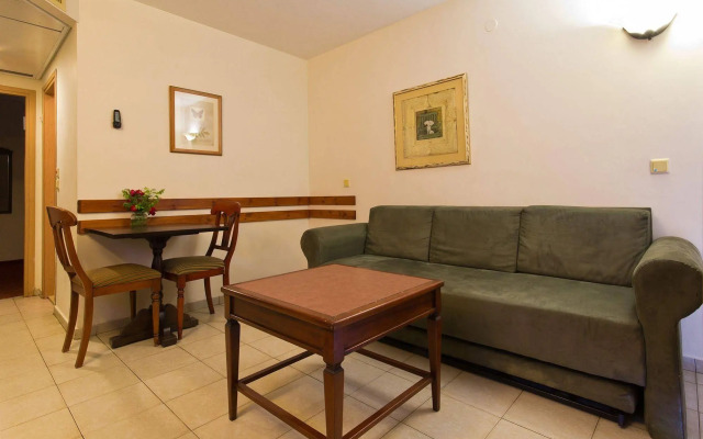 Shoresh Green Hills Family Suites Hotel