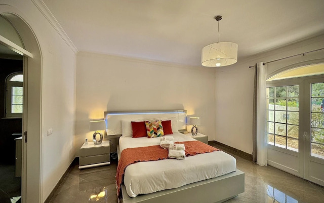 Quarteira Premium Villa by Homing