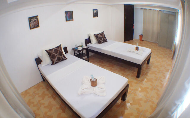 Pescadores Seaview Suites Moalboal