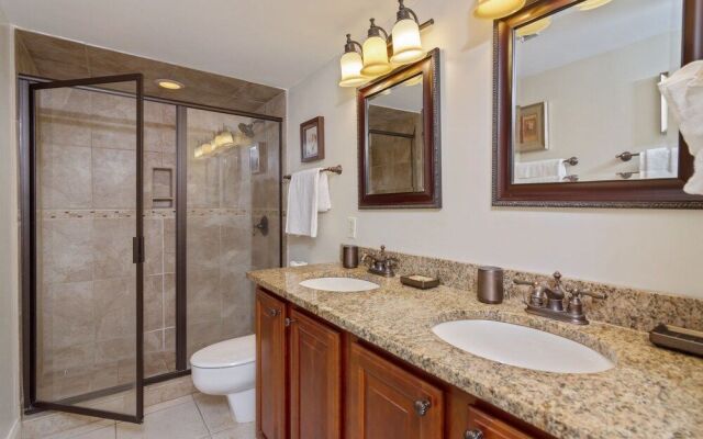 Shoreline 1036 Condo by RedAwning