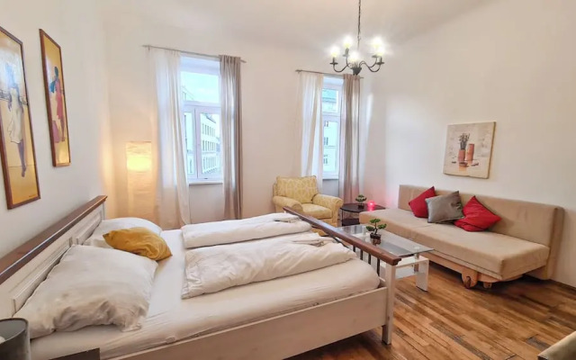 Modern 2BR Apt Long Stays Sleeps 5