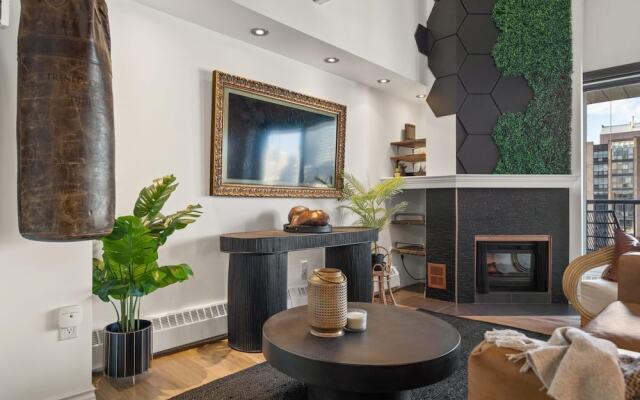 The Lost No Service Fees Penthouse Hot Tub