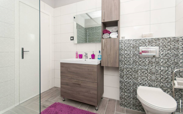 Apartment Dama - 10 m from beach: A1 Sukosan, Zadar riviera