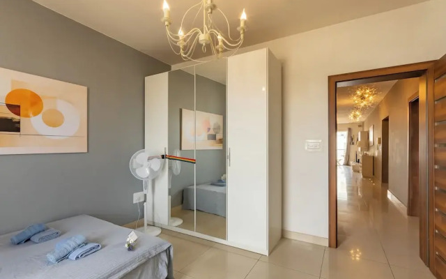 Modern and Comfortable Apart Savoy Garden