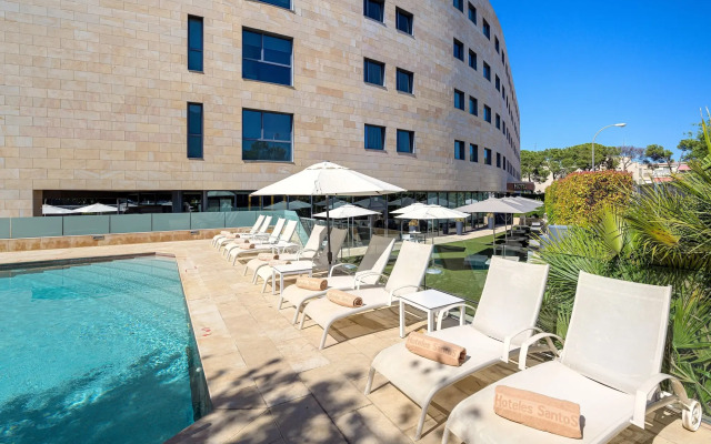 Hotel Maydrit Airport