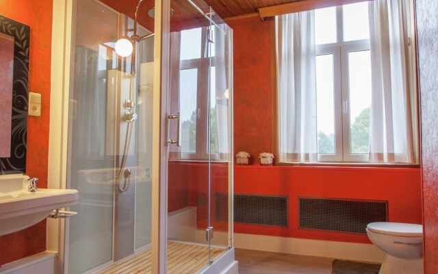 Spacious Holiday Home With Private Garden