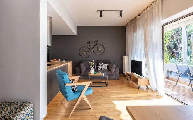 Spacious 3-bedroom Getaway With Balcony in Glyfada