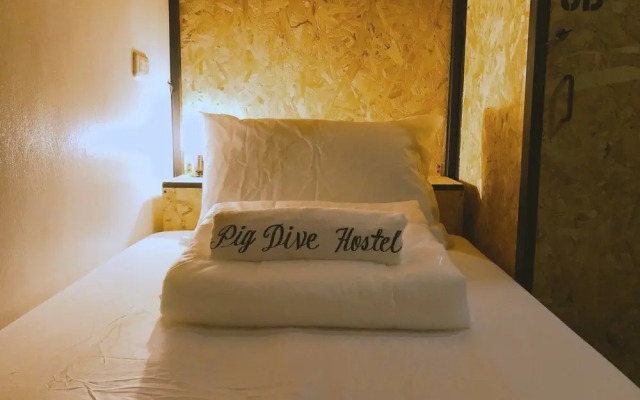 Pig Dive Hostel