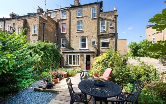 Charming 2BR garden flat in Clapham