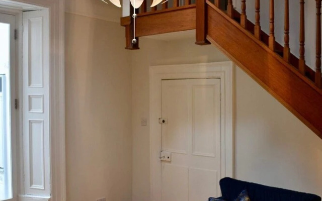 Modern 1 Bedroom Apartment Close to the Centre