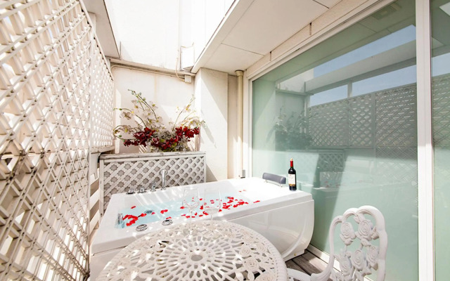 V Hotel - Adults Only