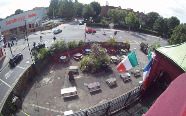 Hootananny Hostel