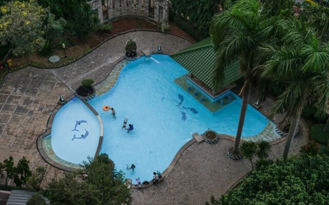 Spacious and Comfortable 2BR Puri Garden Apartment