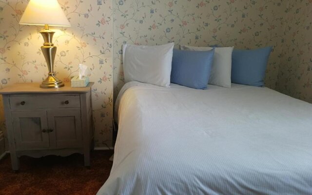 Holiday Country Manor