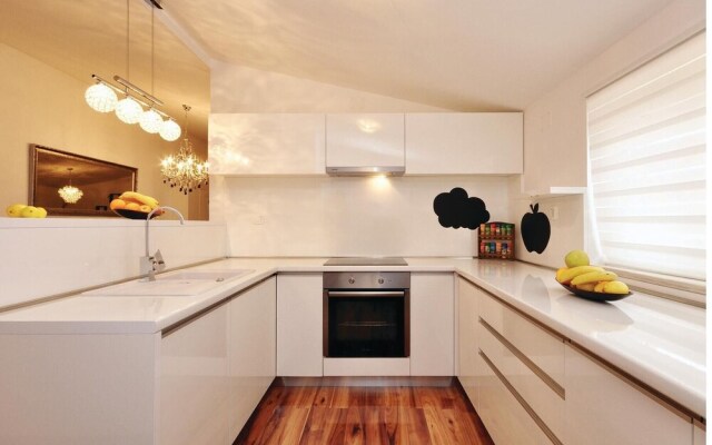 Amazing Home in Pakostane With Wifi and 5 Bedrooms