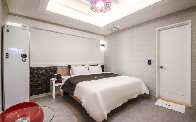 Yeosu Luna Hotel