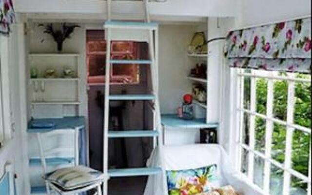 Follow The White Wabbit