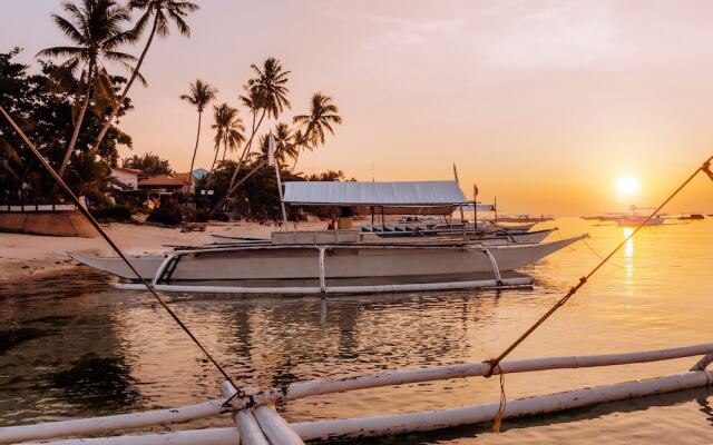 Mad Monkey Panglao