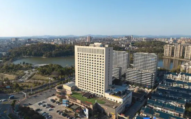 Oriental International Hotel (Leping City Donghu Park Branch)