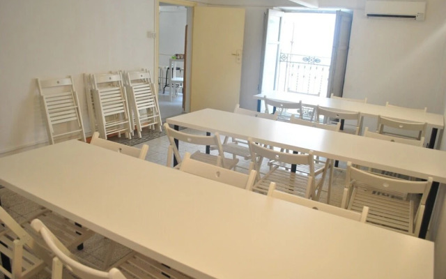 Sunrise Hostel & Rooms