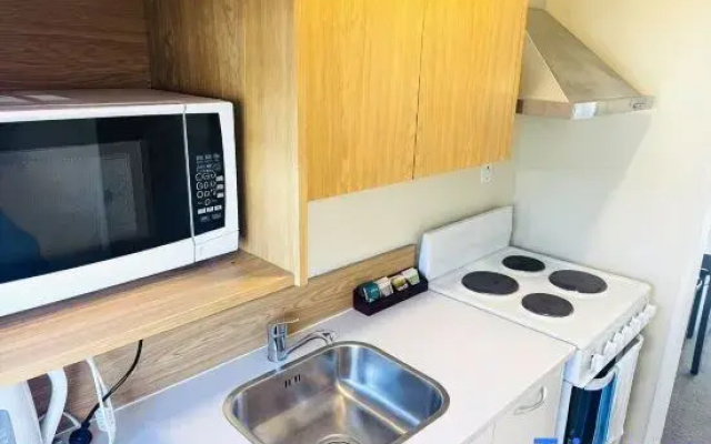 Merivale Court Studio-Unit 6