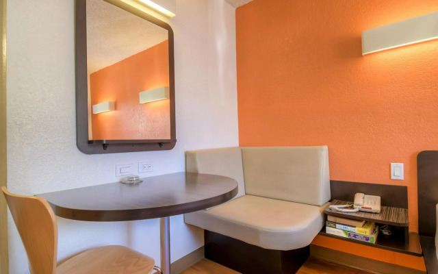 Motel 6 Las Vegas, NV – I-15 Stadium