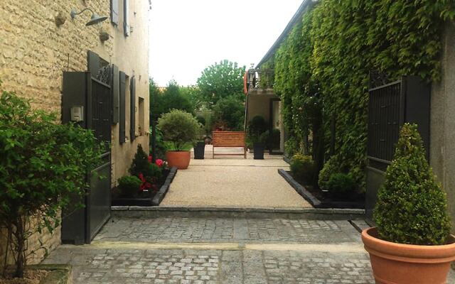 Les Hôtes du Paradis