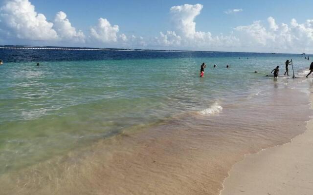 Modern 1 bedroom suite by beach Great location!