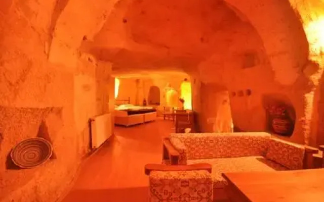 History Cave Hotel