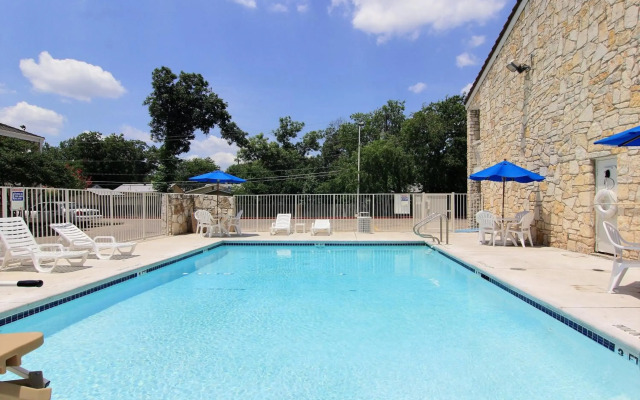 Motel 6 Austin, TX - Central Downtown UT