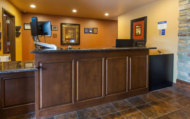 Crandon Inn and Suites