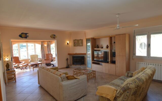 Spacious Villa in El Baladrar with Swimming Pool