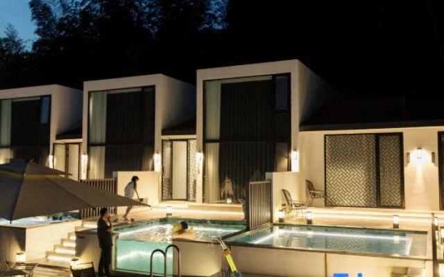 Fuyao Wild Luxury · Designer Pool Resort