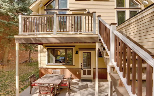 Patio & Mountain Views: Central Ouray Getaway!